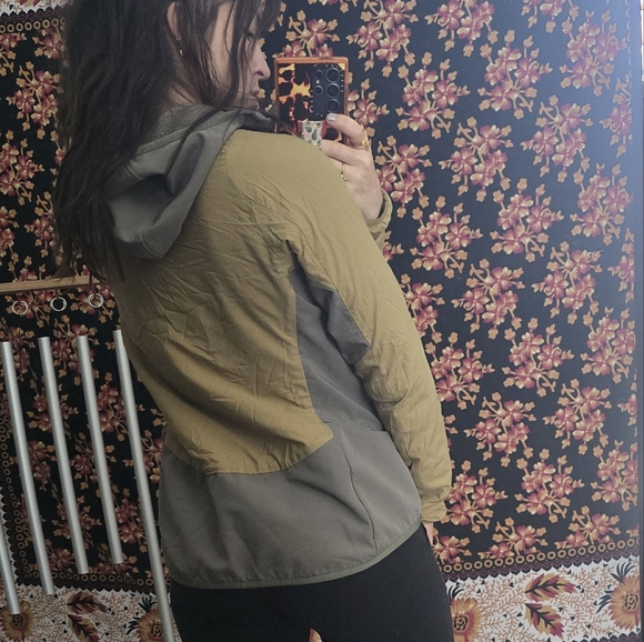 Mountain Hardware Kor Strata Climbing hooded jacket - Picture 5 of 9